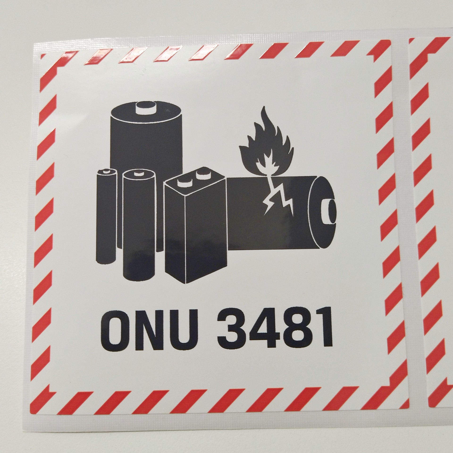 新版锂电池标签un3481航空警示标签防火易碎物流空运封箱贴纸