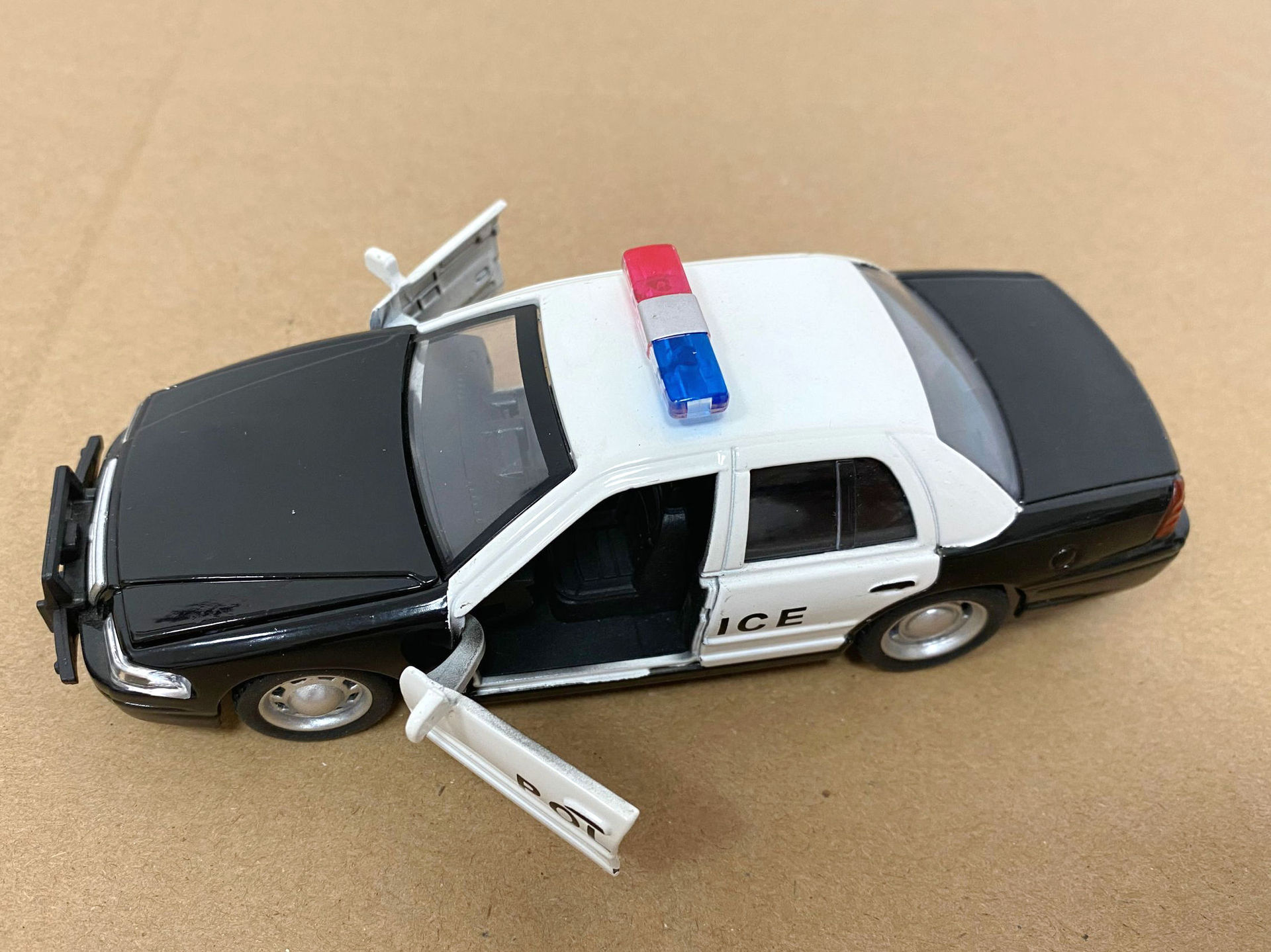 警车fote维多利亚皇冠警车 合金回力车玩具 三开门儿童合金警车