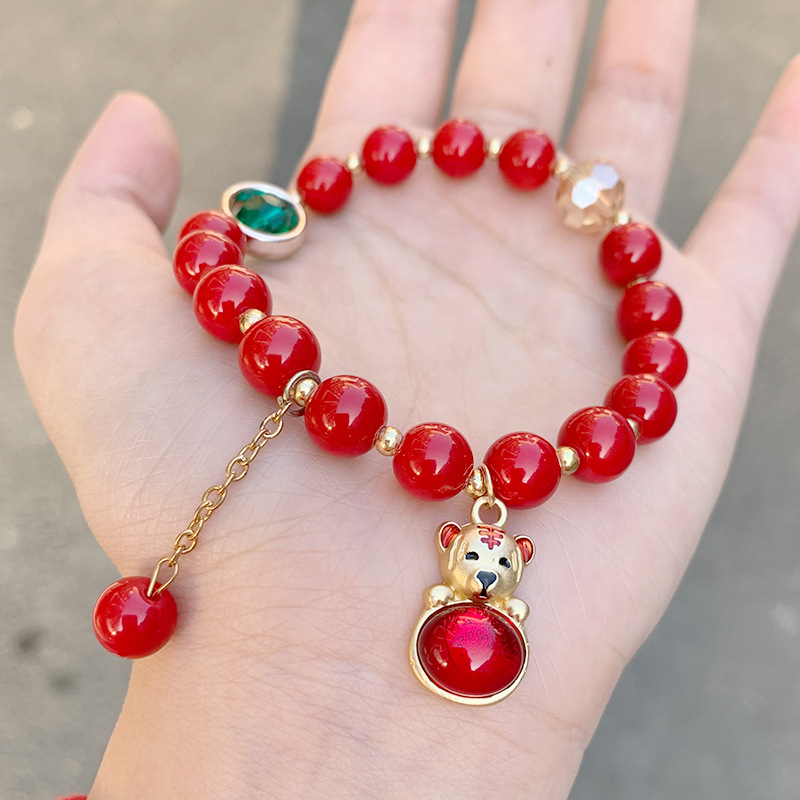 显白红色虎年手链女仿玛瑙生肖手串吊坠手工串珠喜庆水晶红珠手饰