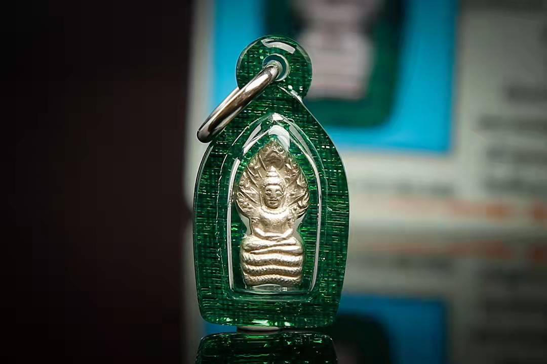 泰国特色 龙婆培2516七龙佛