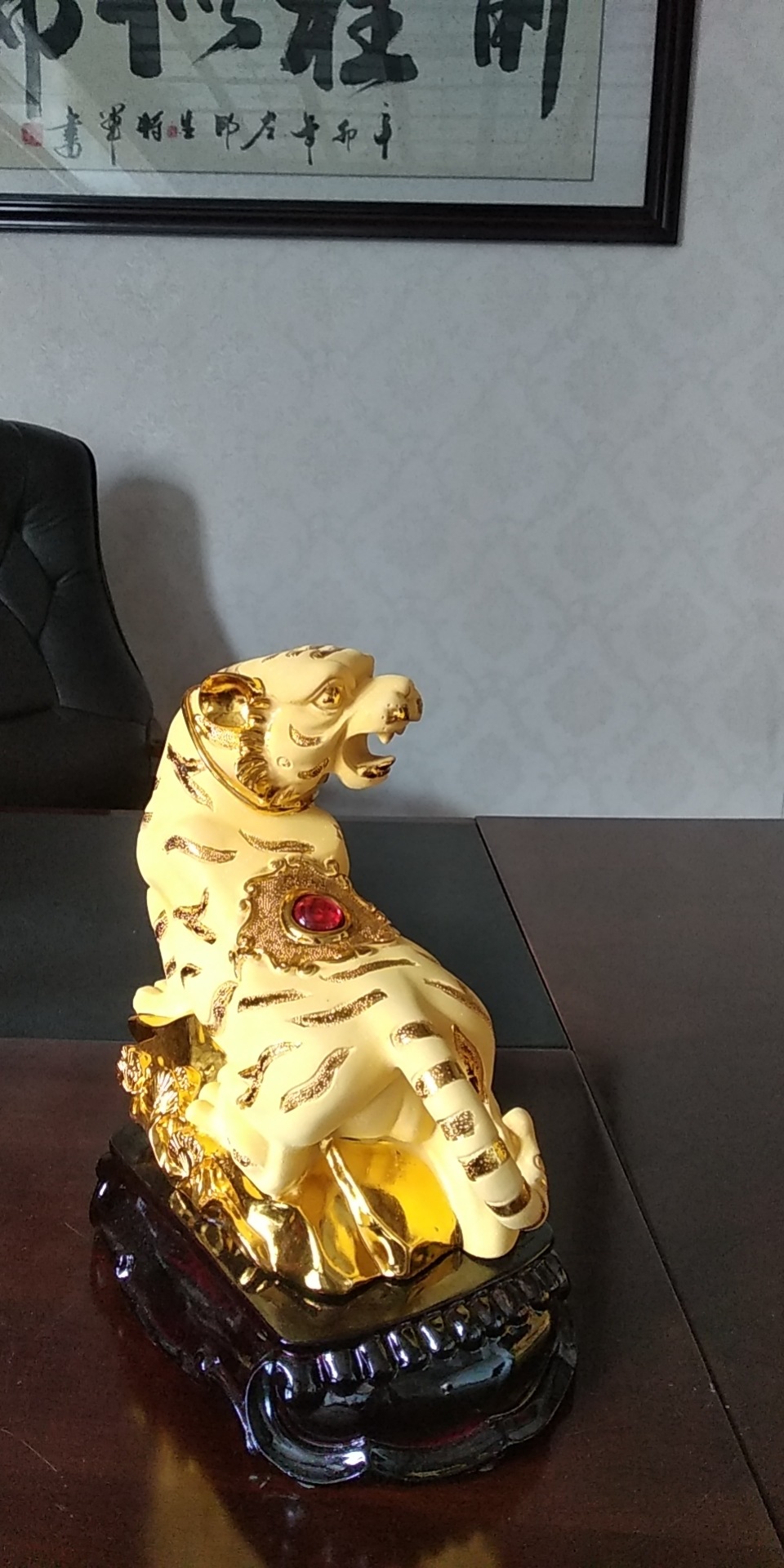 金老虎摆件生肖老虎办公室虎年吉祥物风水人寿保险公司开门红礼品