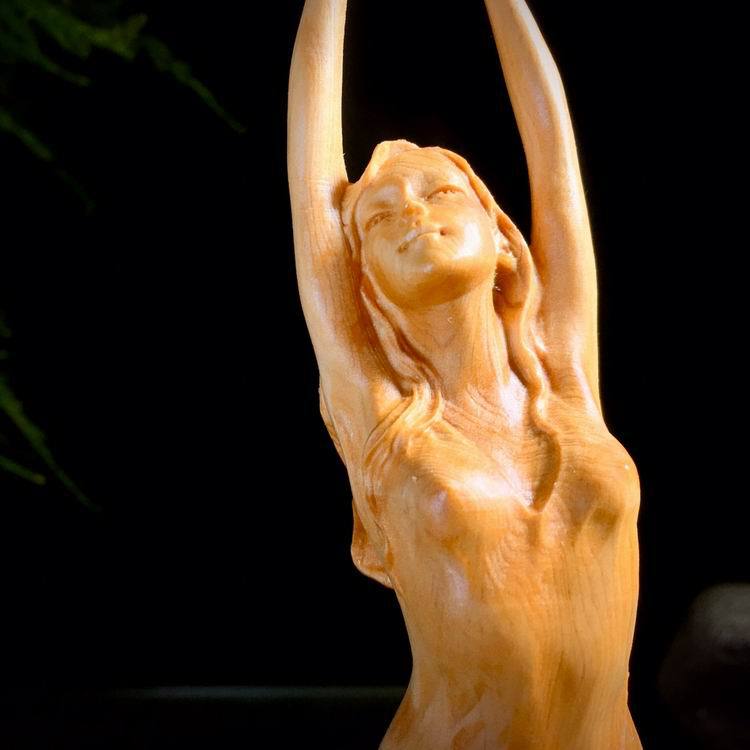 崖柏木雕初春少女摆件 实木雕刻美女工艺品家居客厅书房装饰礼品