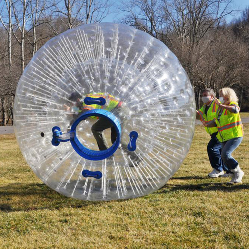 厂家供应 刺激好玩充气悠波球 趣味竞技tpu草地翻滚球 充气碰碰球