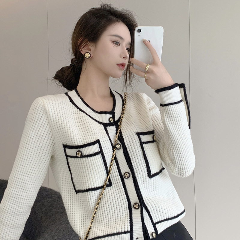 圆领修身纽扣短款长袖白色拼接小香风外套上衣秋季新款针织开衫女