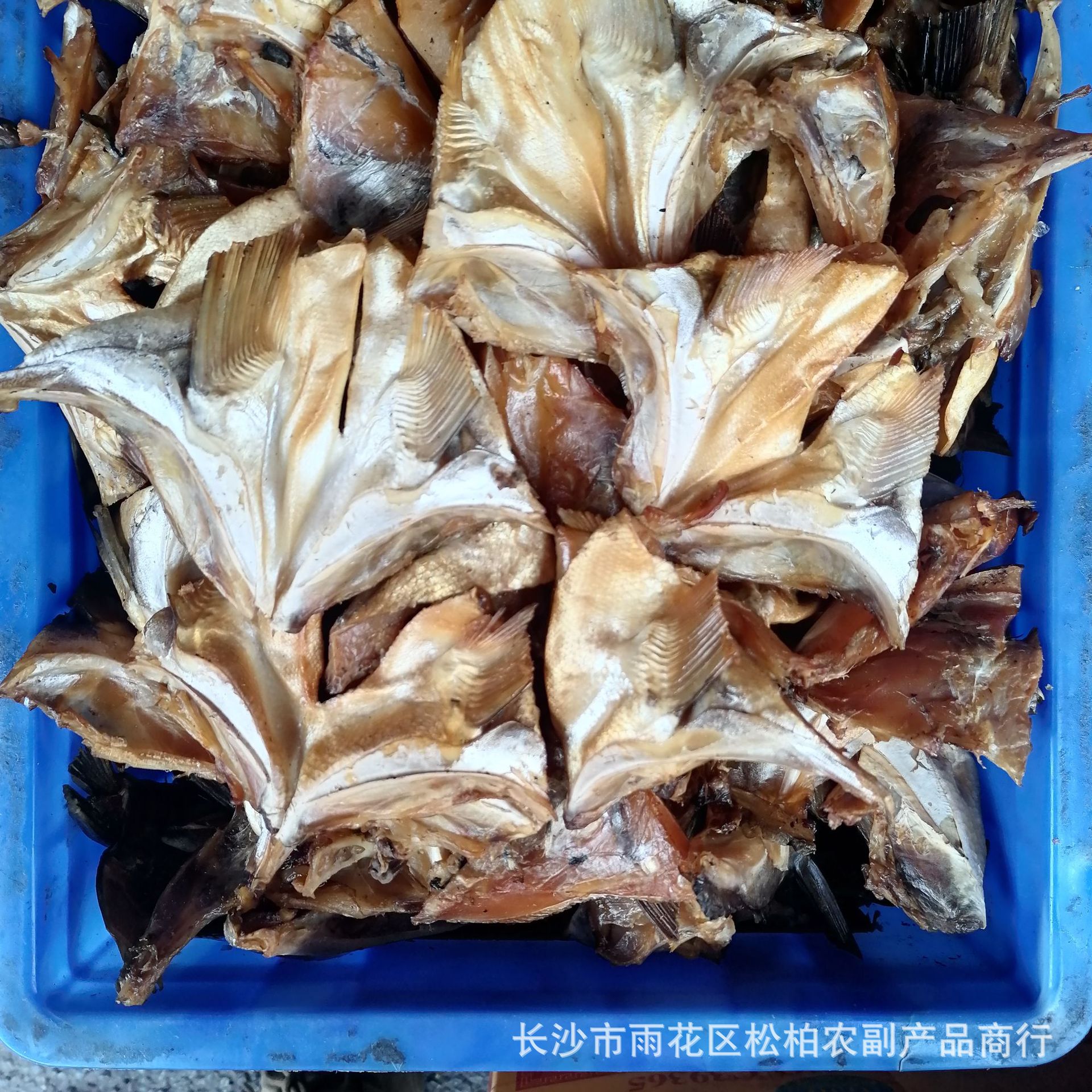 烟熏鲢鱼下巴 烟熏鱼嘴巴 连鱼下巴 鱼嘴巴腊鱼干货批发