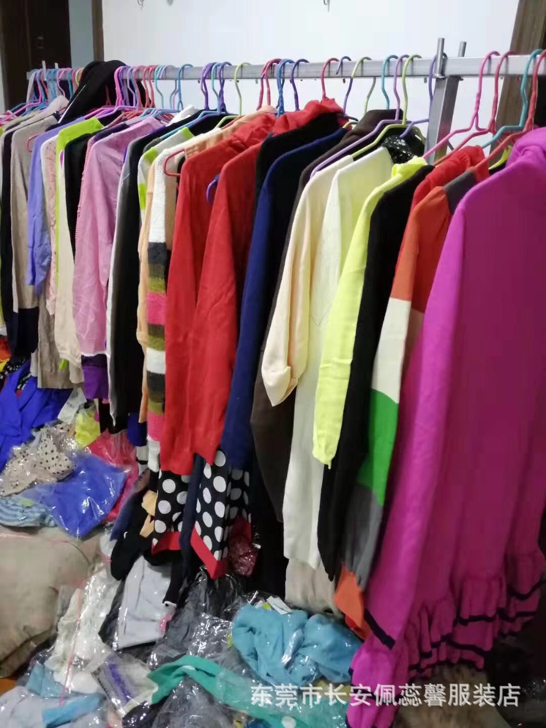 【实拍】工厂1元2元3元服装库存外贸特价清仓女装长袖针织衫毛衣
