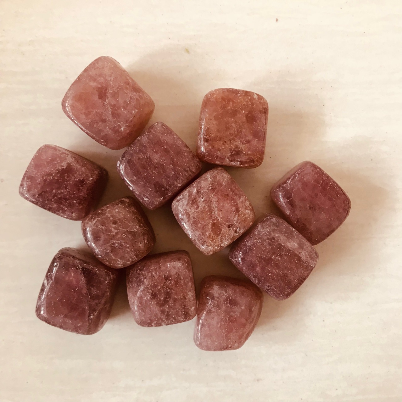 厂家批草莓晶方块原石 净化石扩香石香薰石大颗粒摆件鱼缸装饰