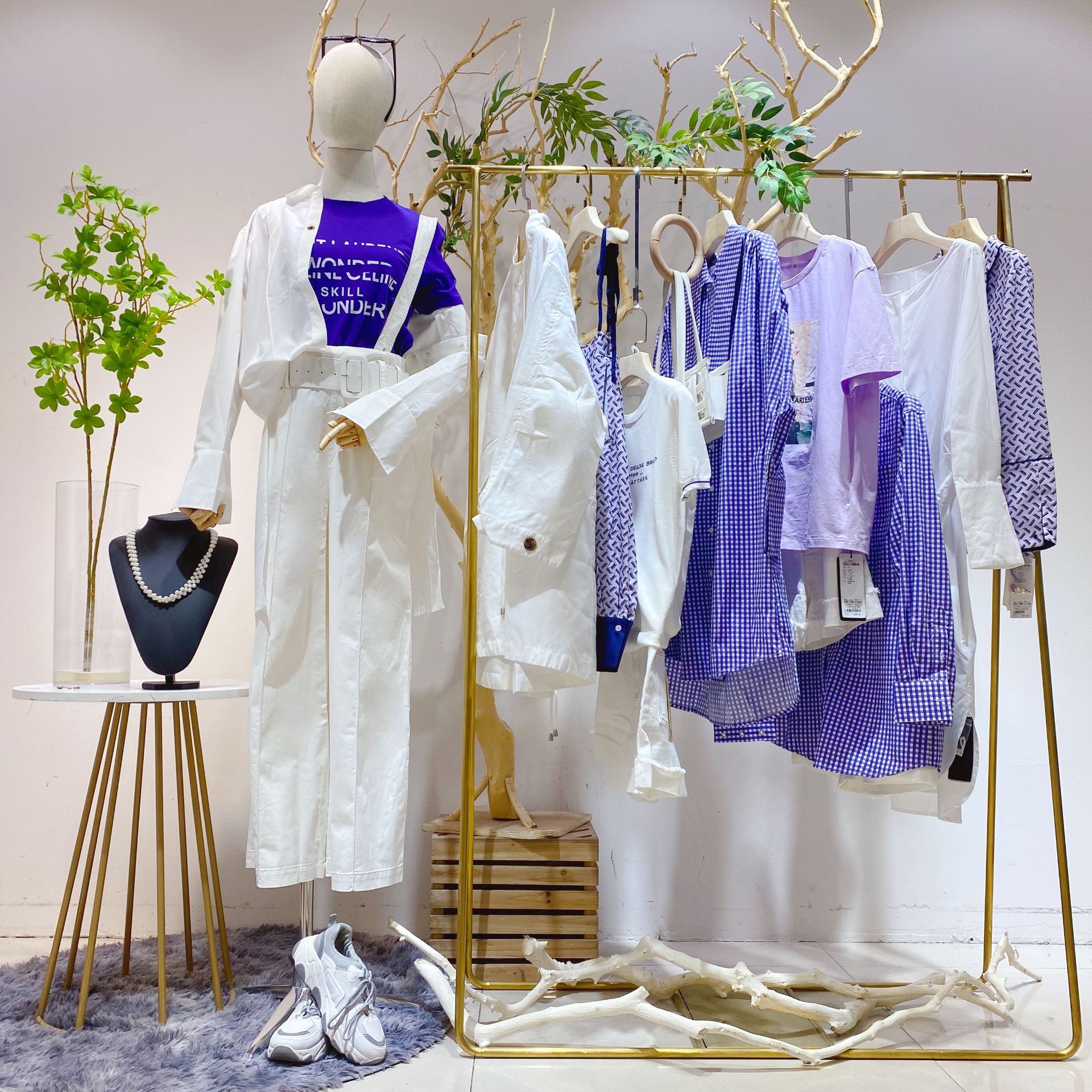 乐町特价清仓女装品牌折扣批发实体店地摊直播女装货源广州十三行