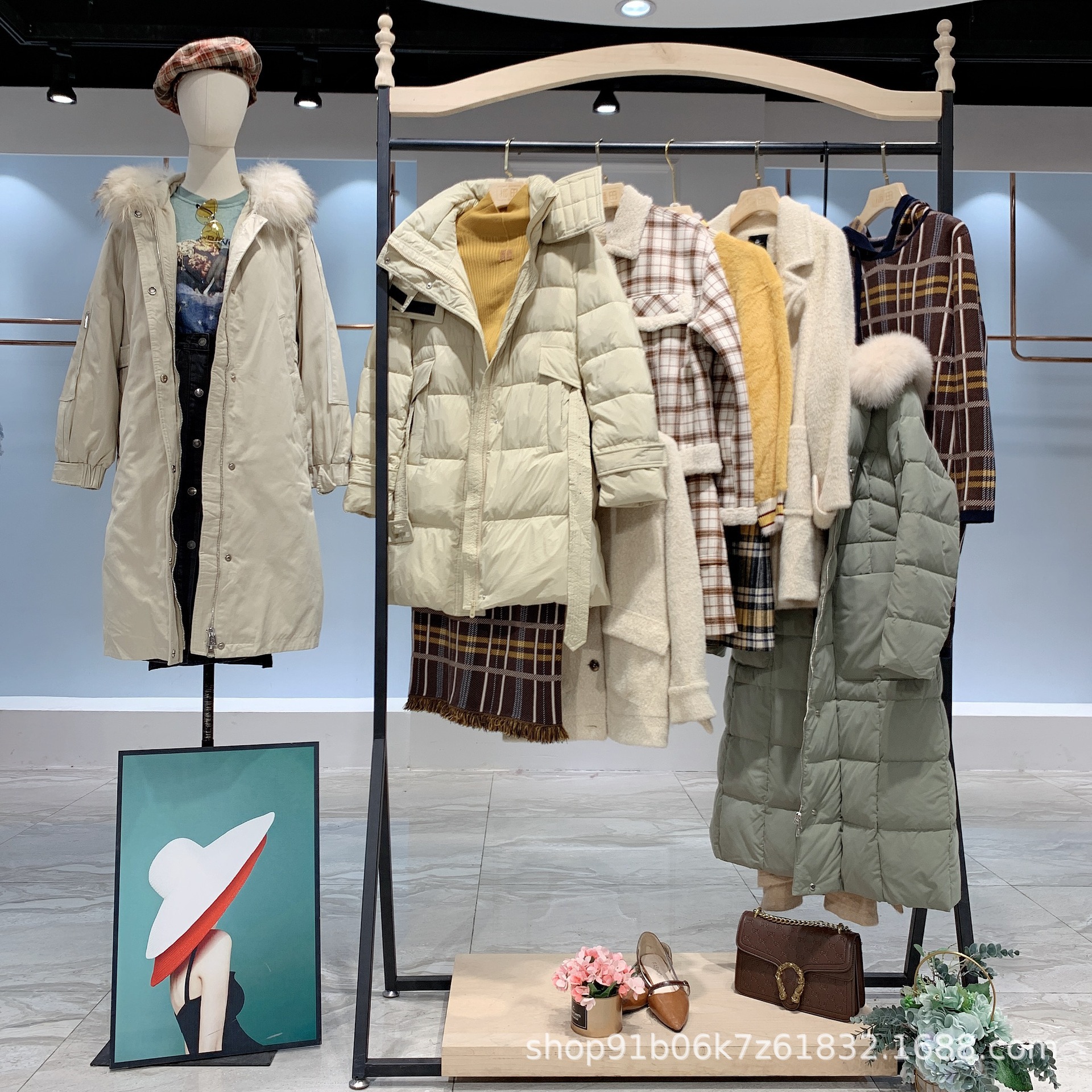 品牌撤柜女装海贝22专柜撤柜大牌剪标品牌折扣尾货清仓羽绒服批发