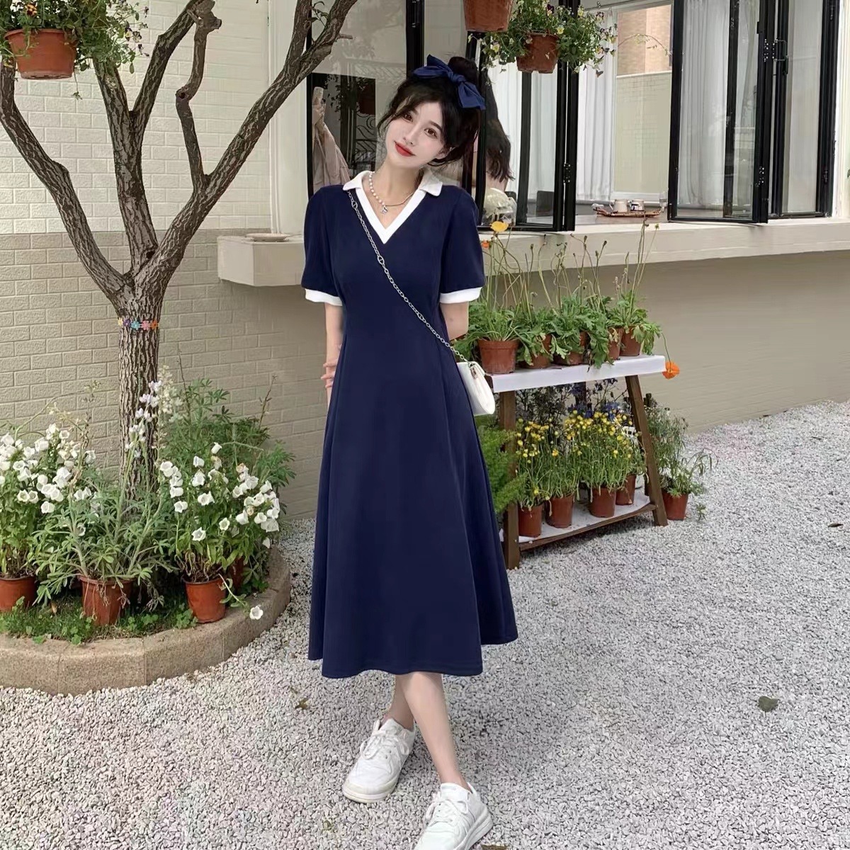 V-neck Tight Waist A- line Dress Small Design Sense Niche French Dress 2023 Women's Summer New