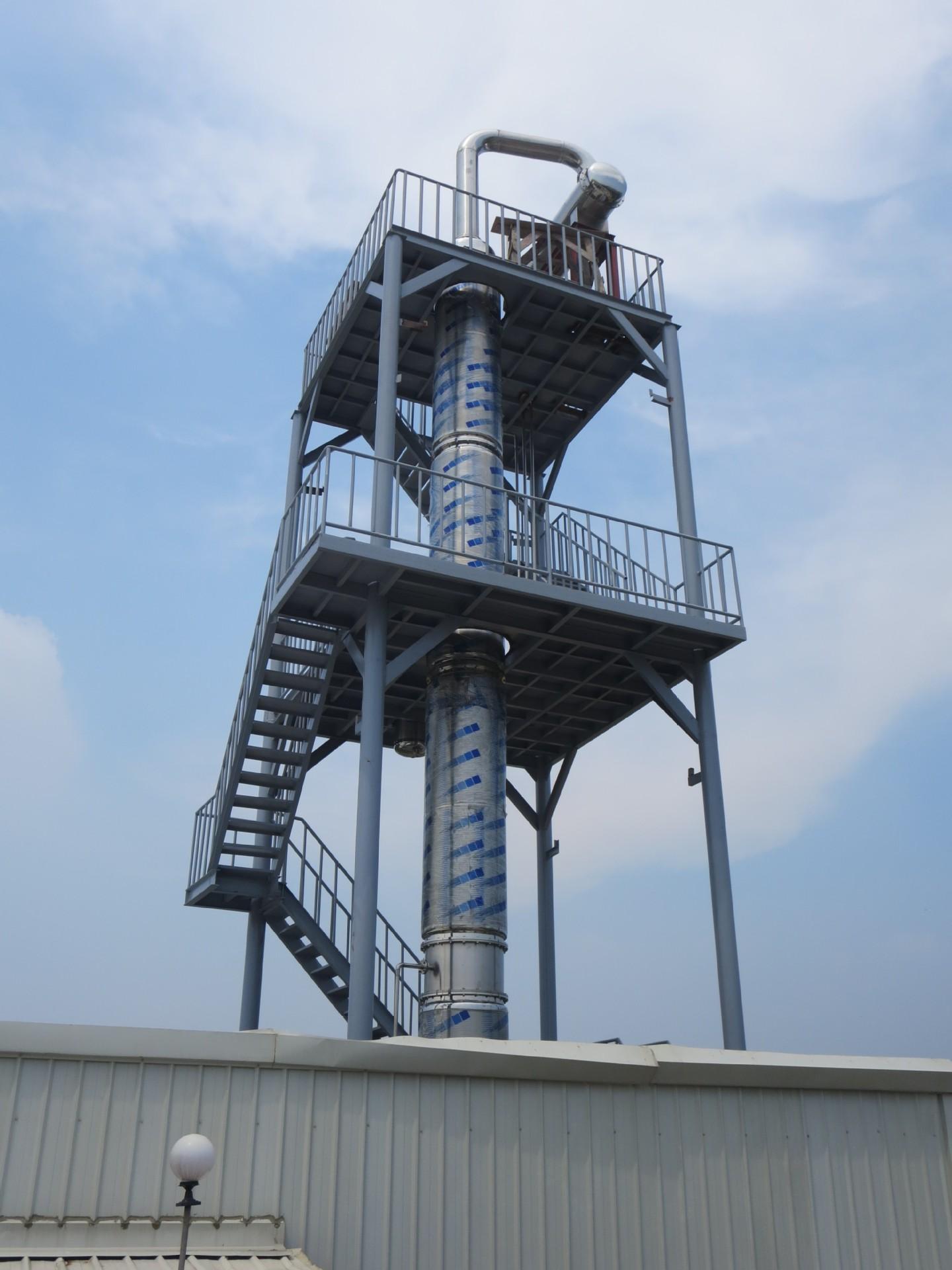 ss304乙醇酒精化工精馏塔 不锈钢蒸馏设备蒸馏器厂家定制