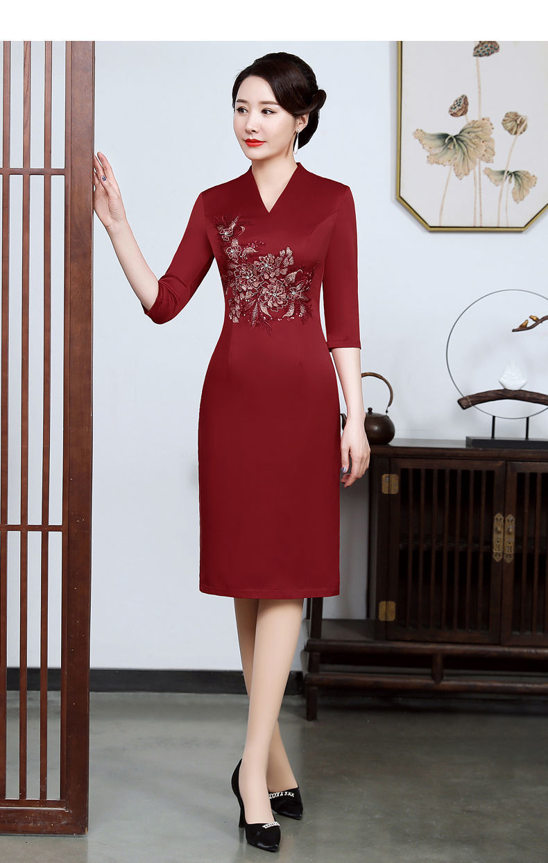 厂家货源喜婆婆婚宴连衣裙婚礼妈妈礼服中袖春季v领结婚改良旗袍