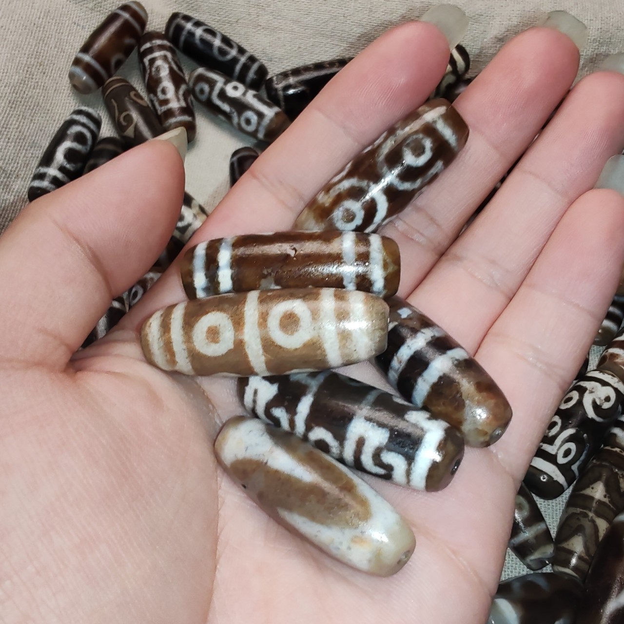 藏传回流老天珠收藏包浆老料风化细腻牙黄项链吊坠36乘13mm-阿里巴巴