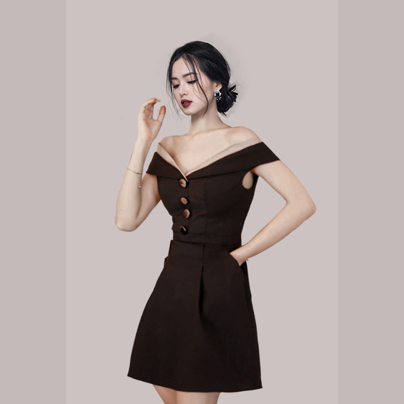 2021韩版夏装新款气质大v领露肩露锁骨性感百搭小黑裙短连衣裙女
