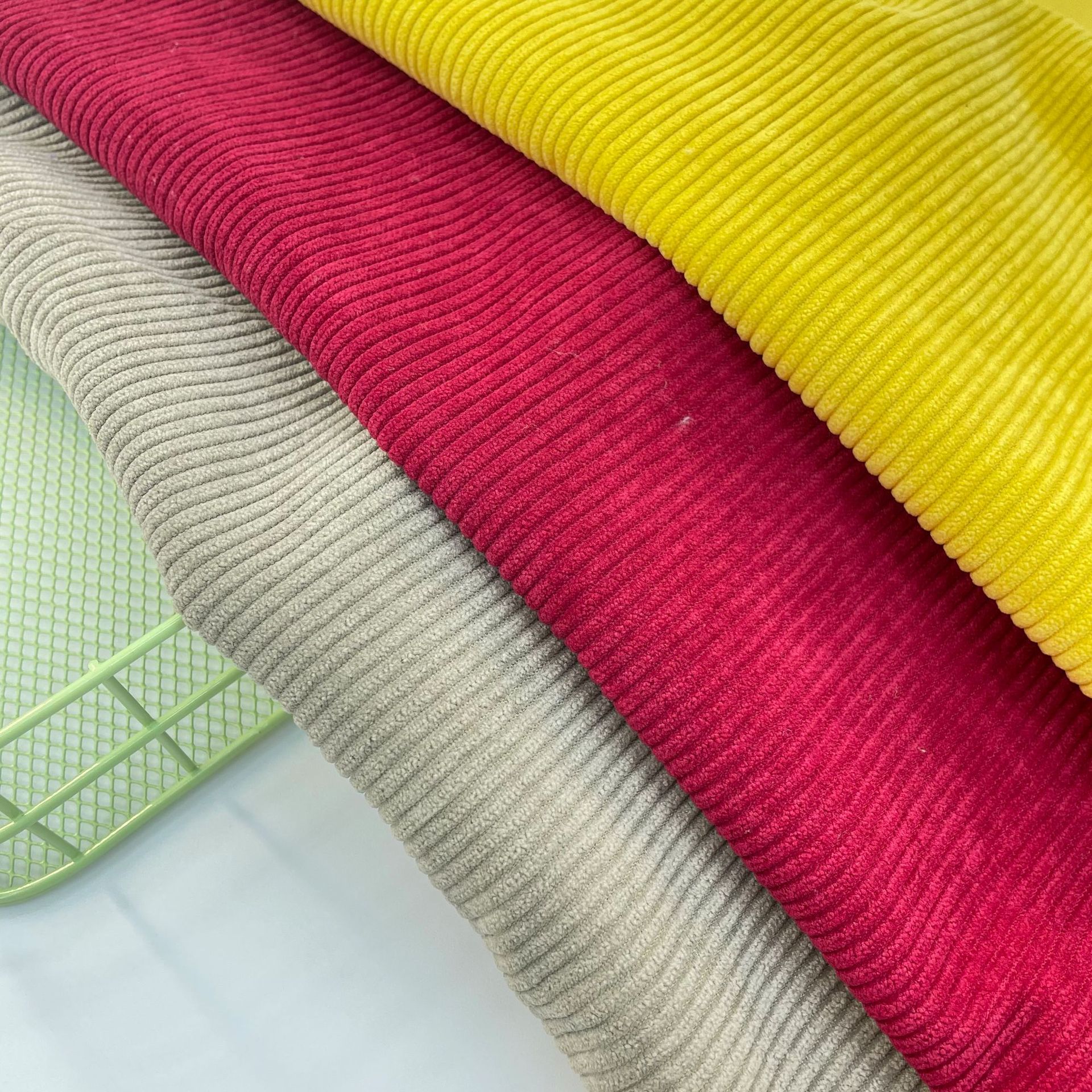 灯芯绒涤纶布 8坑条 女装休闲服裤子 帽子西服面料 220g纯色粗条