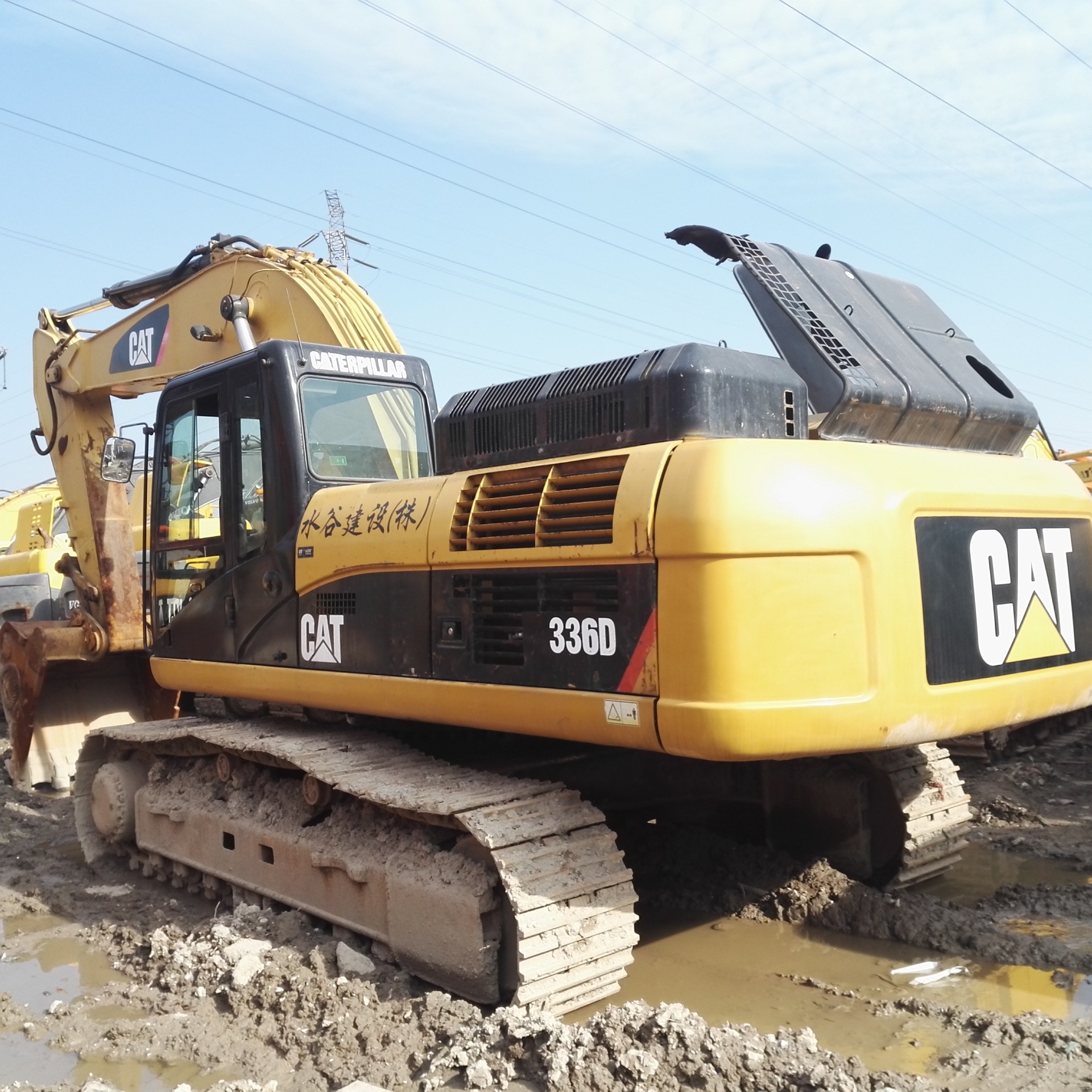 上海厂家促销原装卡特挖机 便宜好货,九成新日产挖掘机现货出售