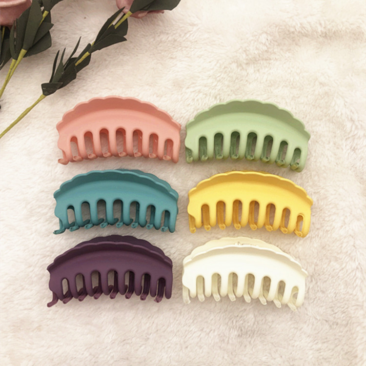 2022 Popular Manufacturers Wave Moon Rubber Paint Bracket Simple Internet Hot Temperament Bracket Clip Hair Clip for Bath