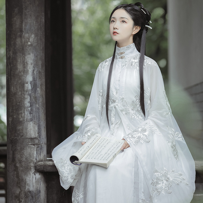 明制汉服女原创望书归齐腰学生平价古装仙气立领白色襦裙冬风