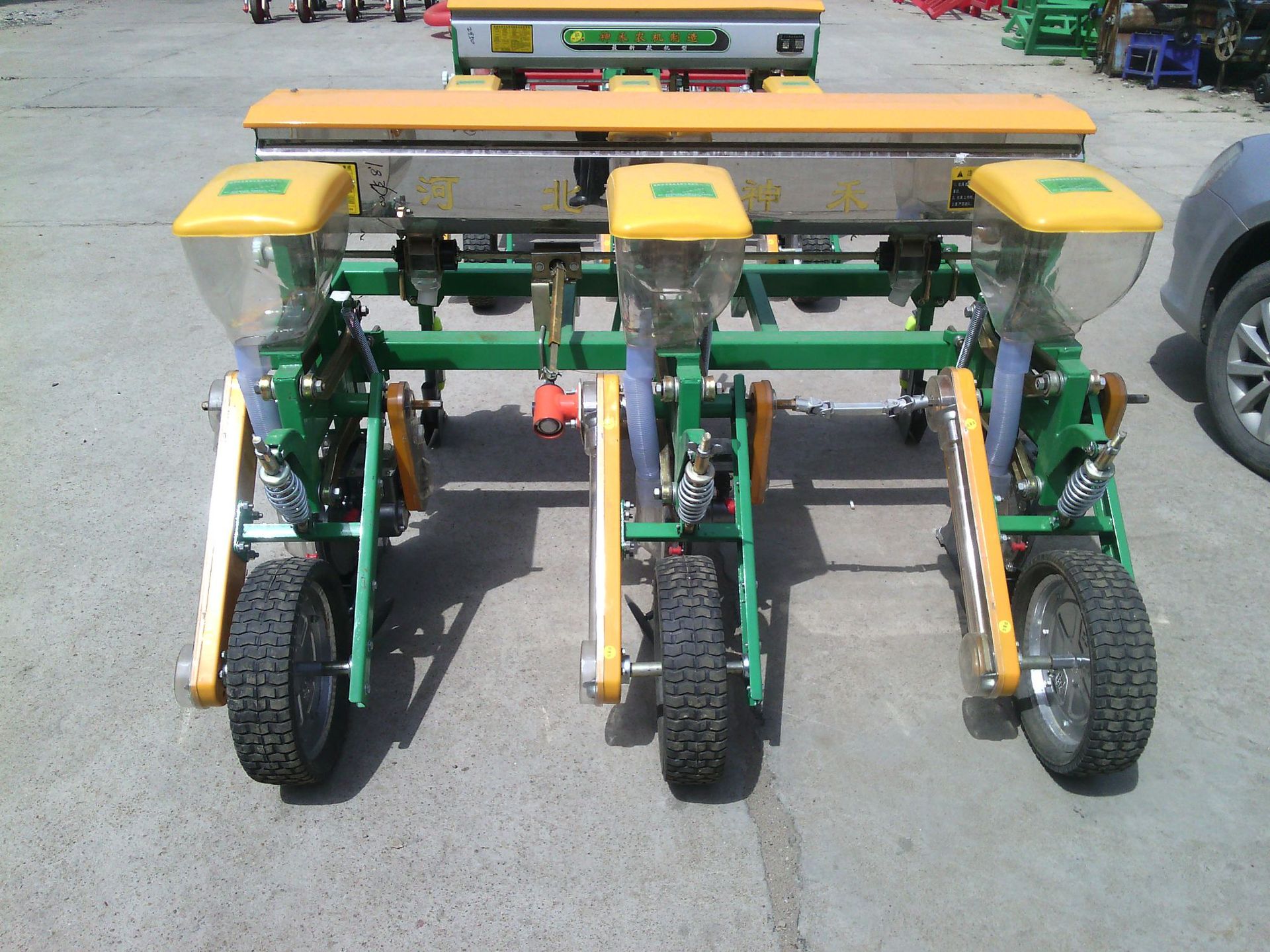 2019新型悬浮式玉米播种机 精量播种机 免耕玉米播种施肥一体机