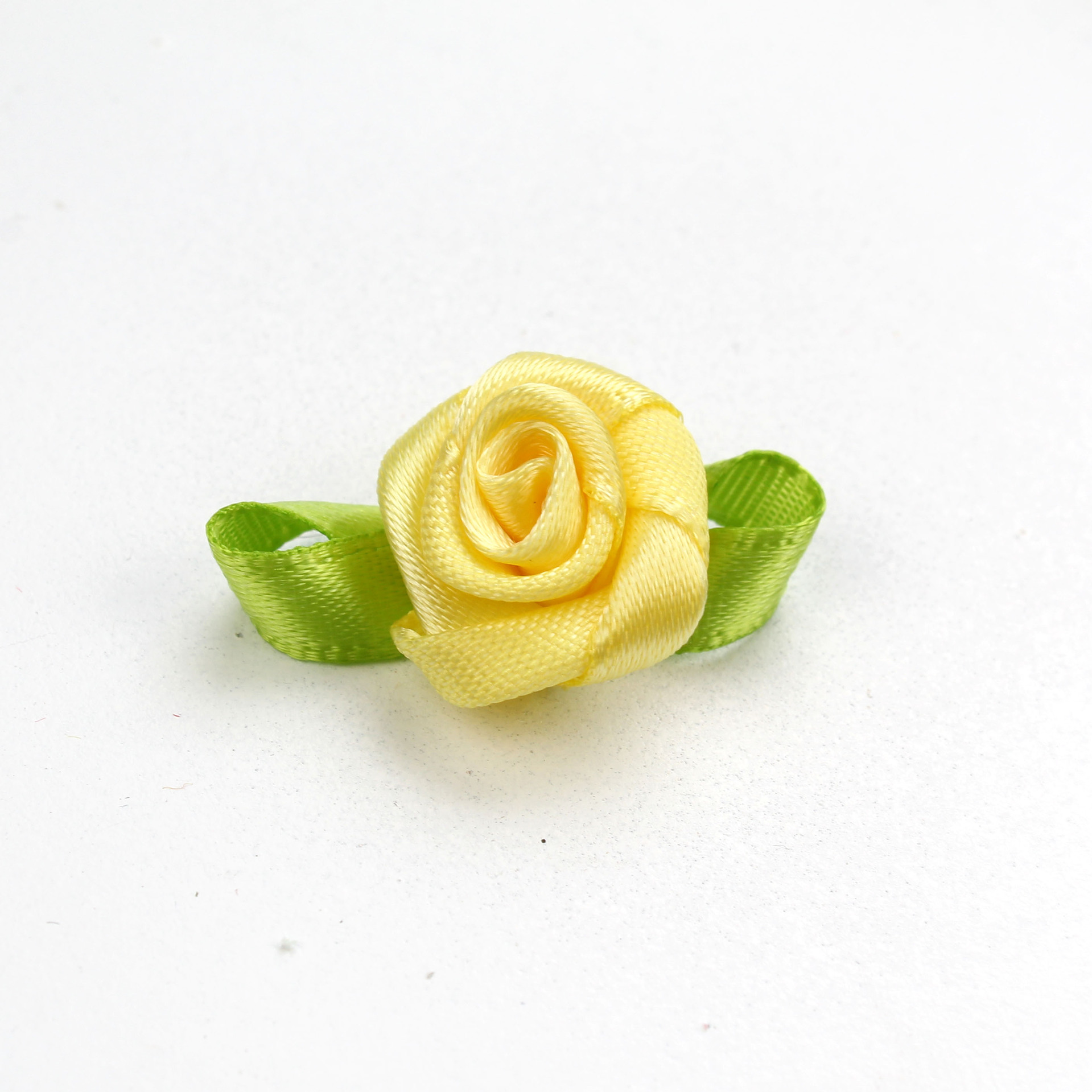 现货3cm丝带小花加叶玫瑰花diy丝带花配件缎带蝴蝶结绿叶小玫瑰花