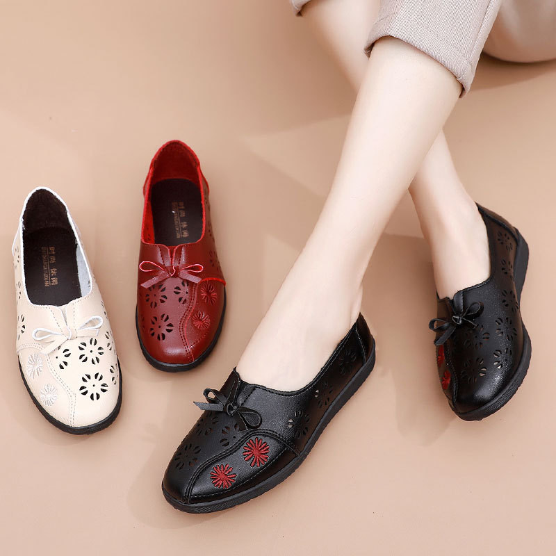 Mom's Shoes Summer Sandals Non-Slip Soft Bottom Closed Toe Hollow Leather Shoes Comfortable Flat Elderly Hole Middle-Aged Women's Shoes