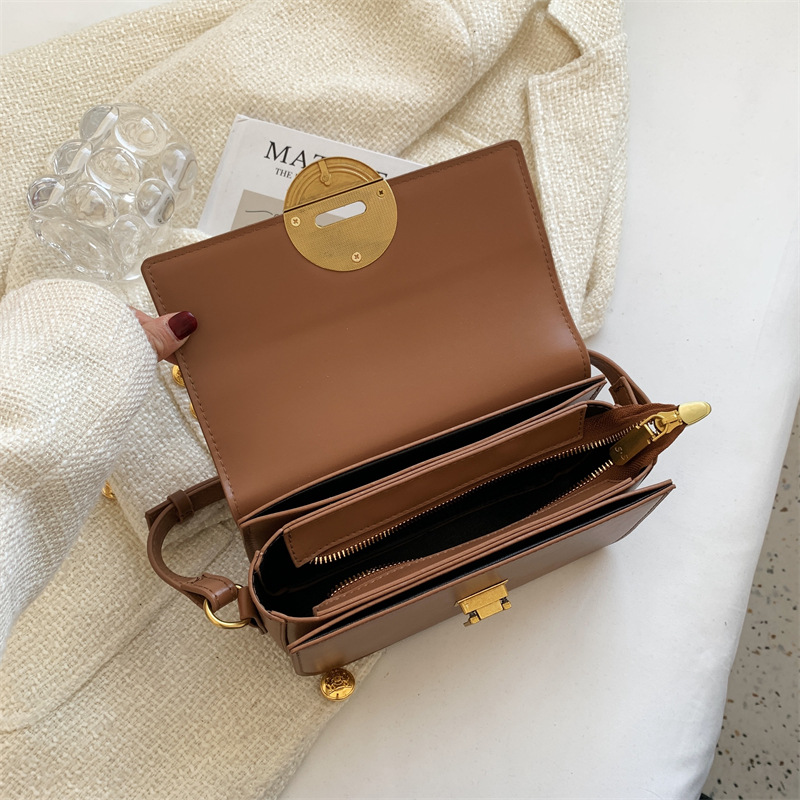 2022 Winter New Fashion Retro Minority Lock Baguette Bag Women's Shoulder Crossbody Small Square Bag All-Match Commute Cross-Border