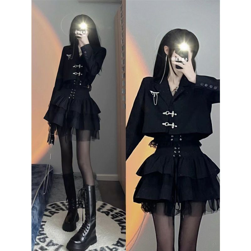 新款韩版暗黑系小众设计感短款西装上衣拼接网纱高腰蓬蓬裙套装女