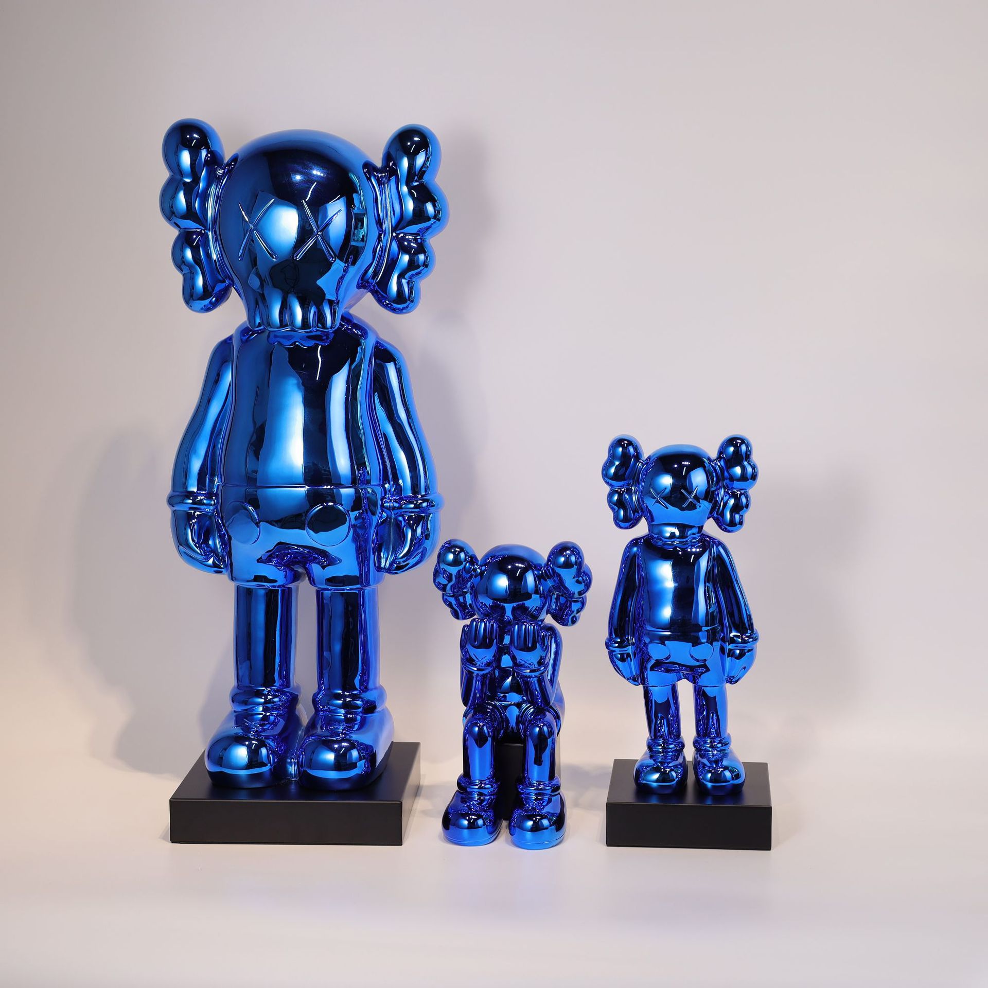 现代艺术轻奢暴力熊摆件kaws芝麻街雕塑卡通公仔玻璃钢装饰工艺品