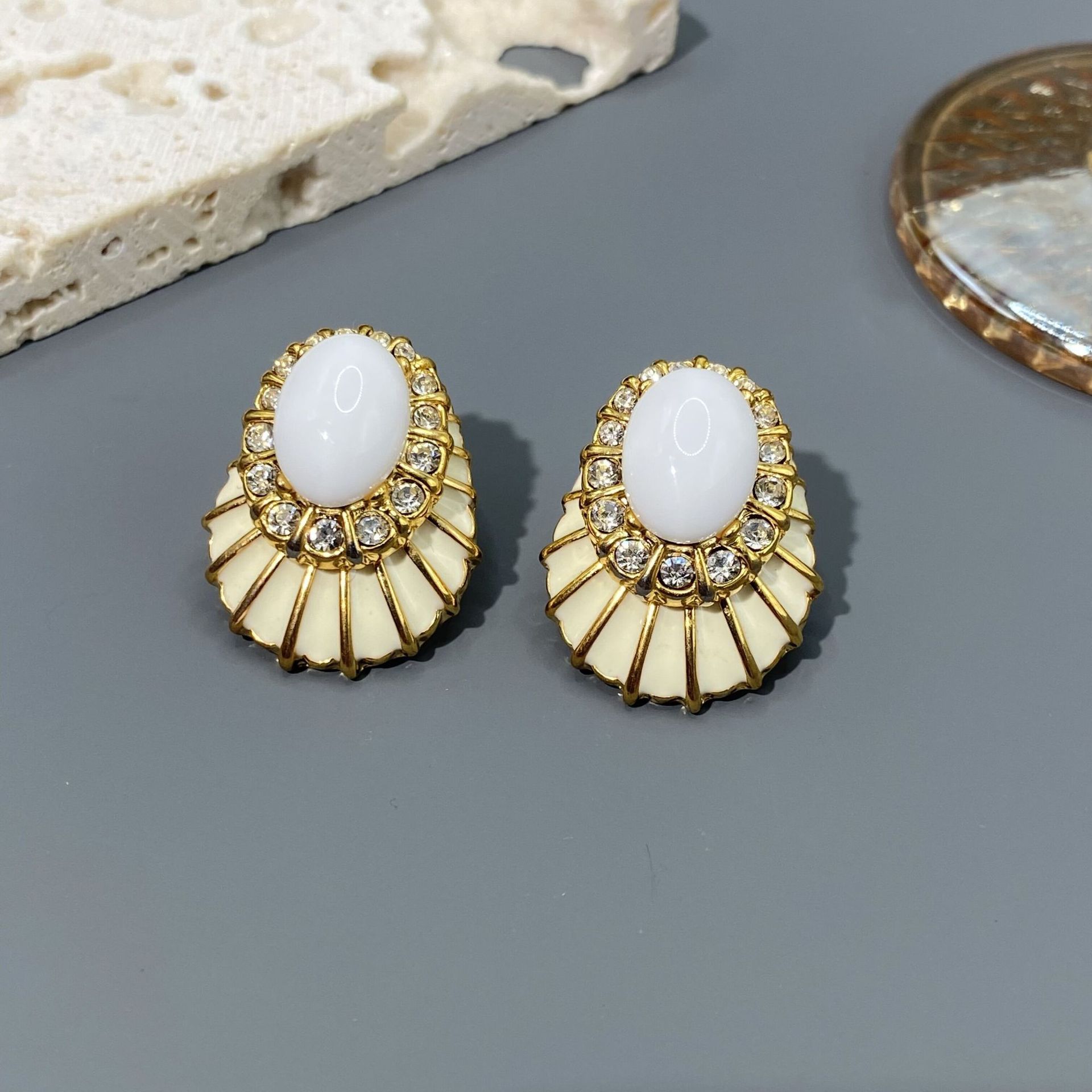 eh188 新潮独特优雅气质中古耳钉时尚小香风小众设计感高端耳饰