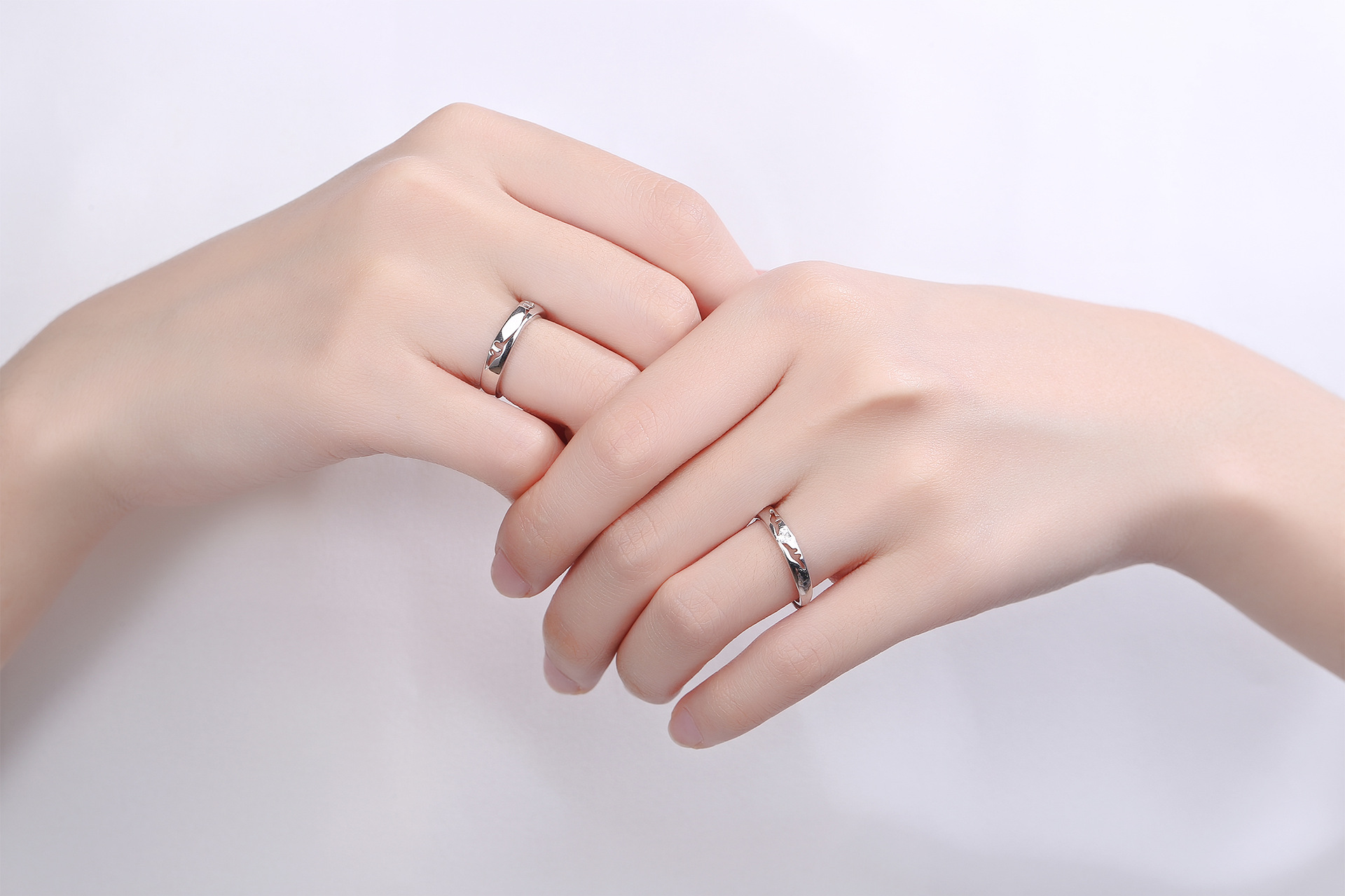 银曼儿s925银时尚微镶可调节饰品简单大方镂空戒指爱心情侣对戒