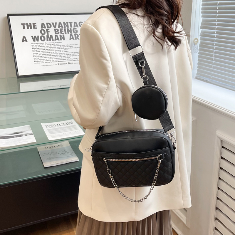 Korean Style Fashion Pouches Women's 2022 New Winter Diamond Small Bag Versatile Simple Messenger Bag with Coin Purse