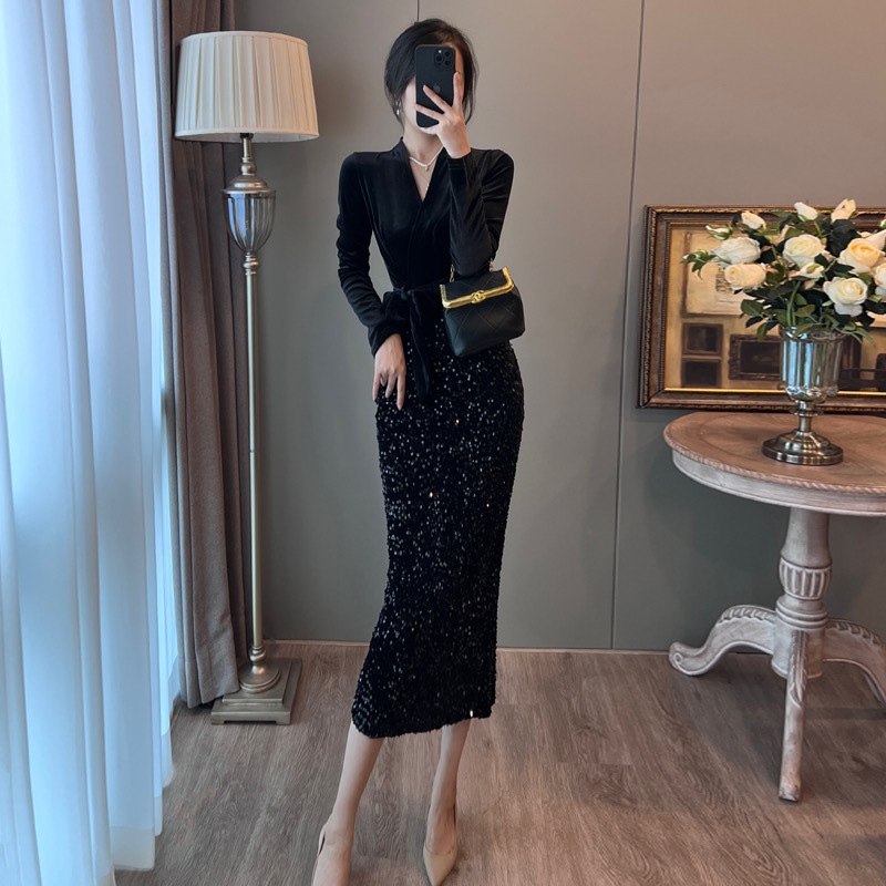 French Retro Elegant Small Black Dress Autumn and Winter New Slimming Hip Skirt Stitching Sequin Slit Velvet Dress for Women