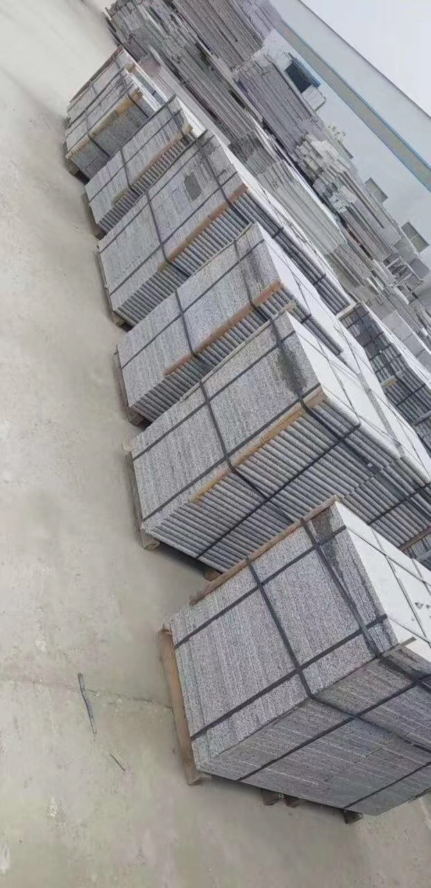 山东厂家直供花岗岩火烧板户外铺地浅红色石材3公分五莲花火烧板