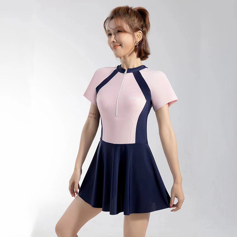 泳衣女时尚连体拼色学生保守遮肉显瘦裙式拉链款温泉海边拍照泳装