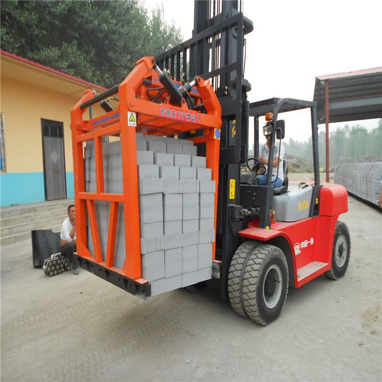 河南货源叉车式蒸养标砖水泥砖智能自动化搬运抱砖机新型设备厂家
