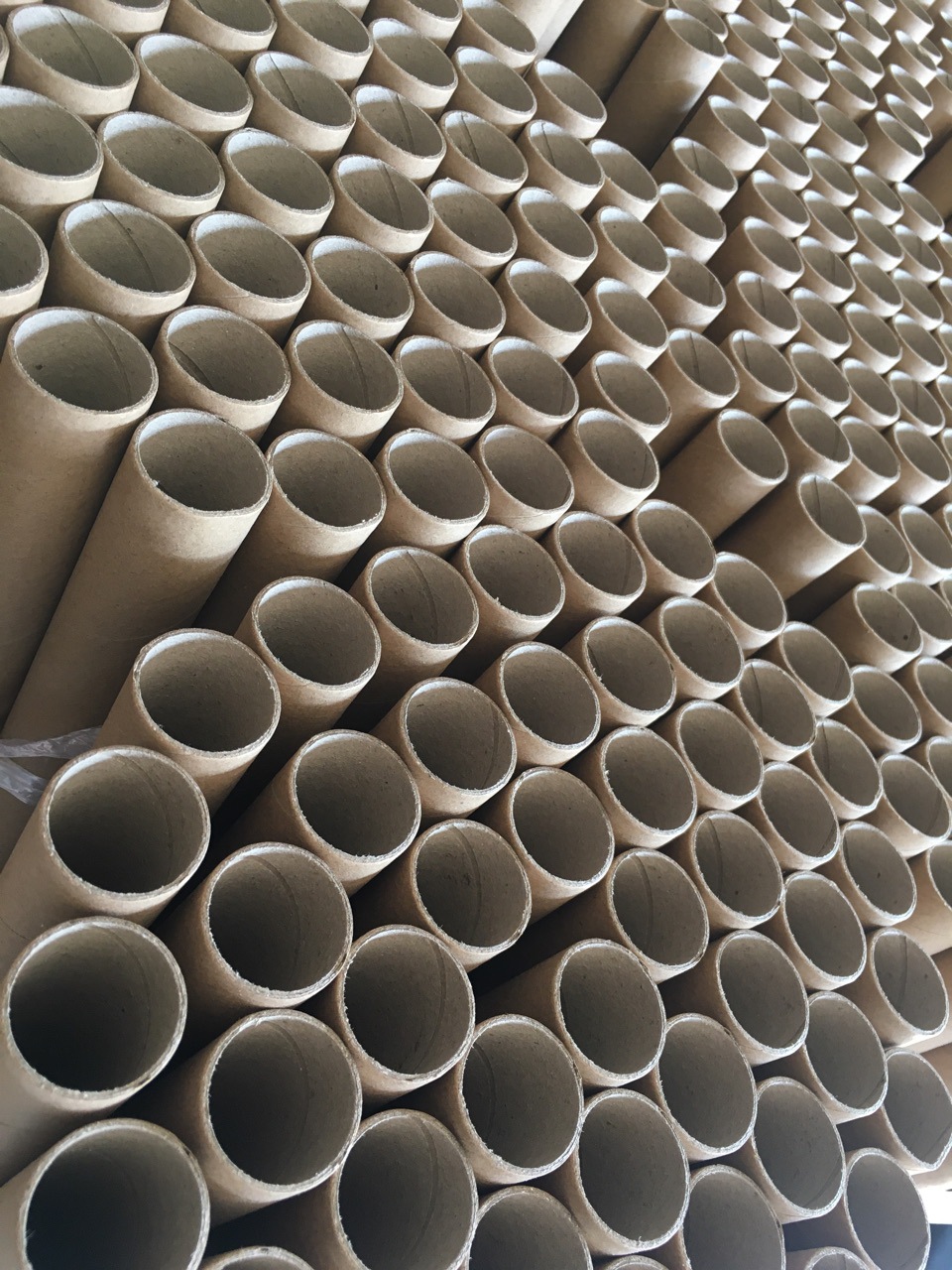 厂家直销生产加工牛皮纸管工业圆筒纸管快递包装运输通用纸管定制