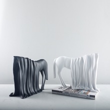 树脂工艺品现代黑白抽象马摆件客厅玄关设计师装饰品摆件创意设计