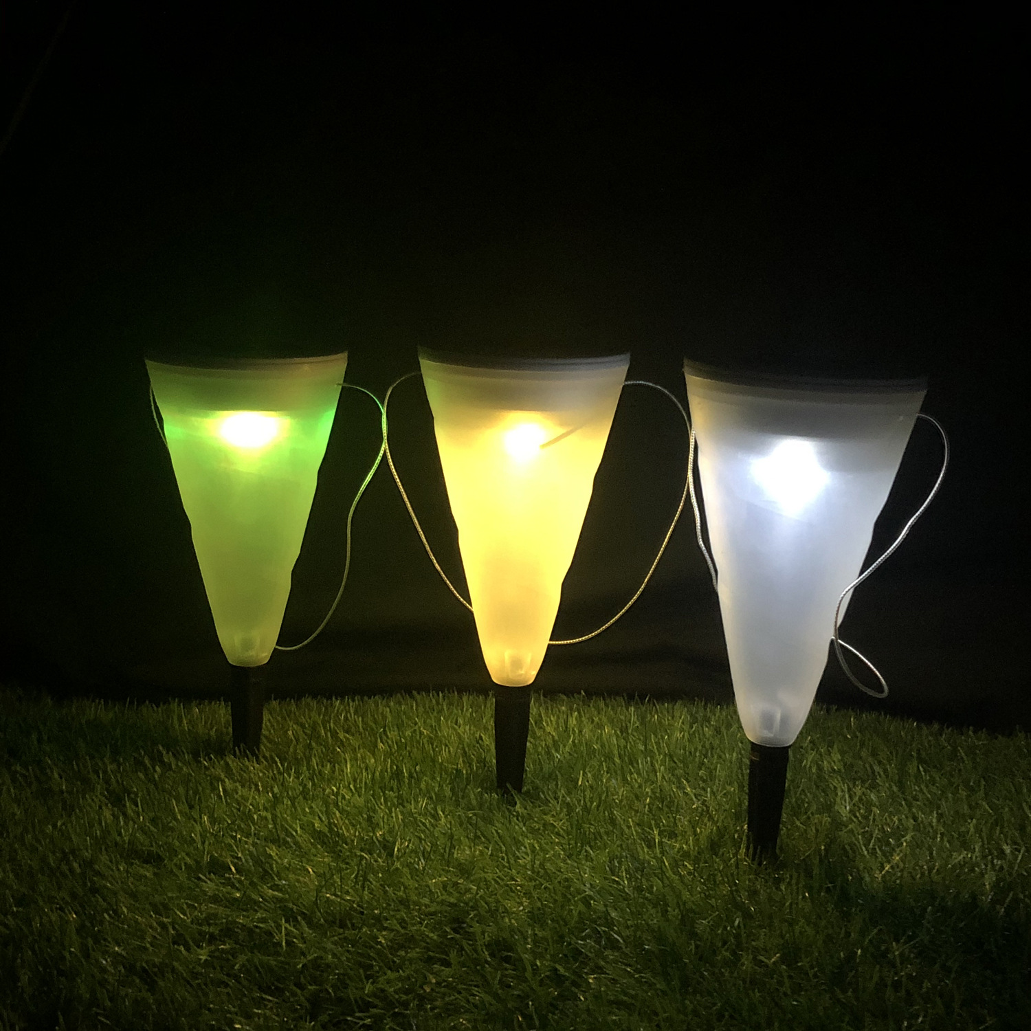 厂家批发太阳能led锥形挂灯花园装饰灯amazon热销款