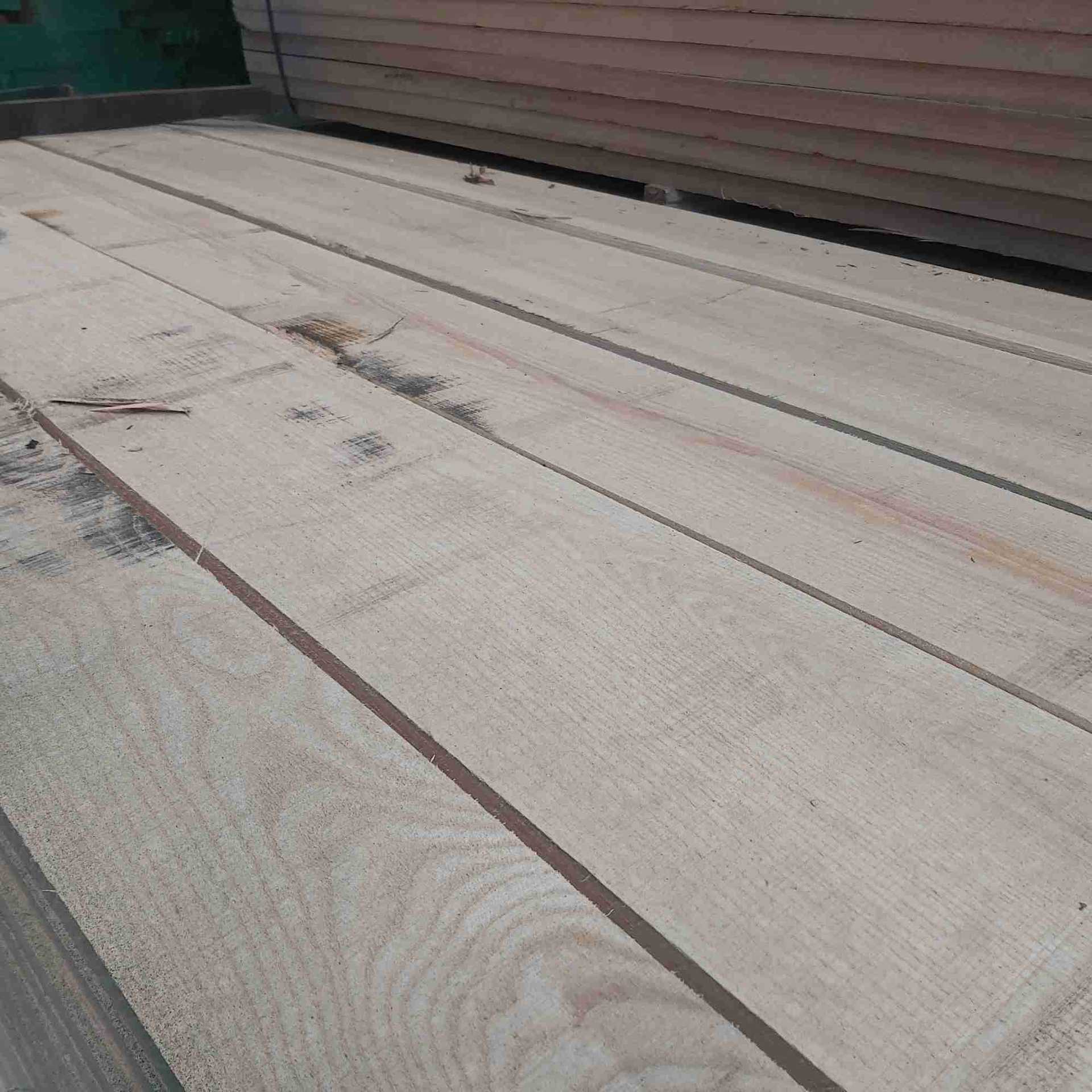 大量批发供应美国白蜡木烘干木板材,家具材,线条材,装饰材