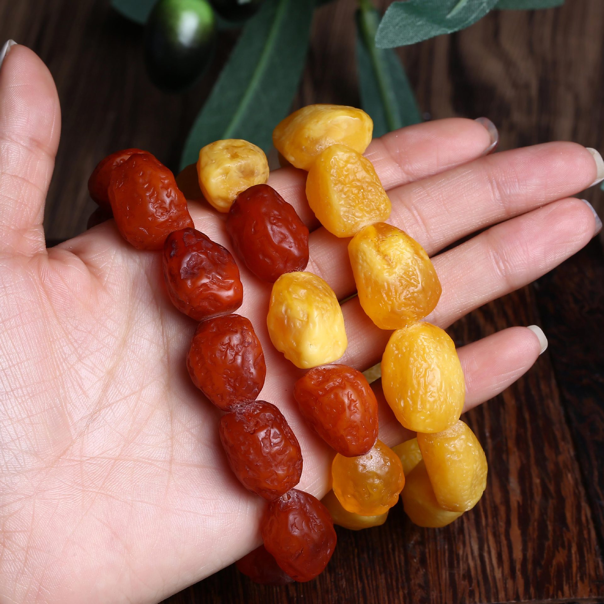 波罗的海琥珀老蜜蜡海漂籽全皮原石料鸡油黄随形枣珠古董俄料手串