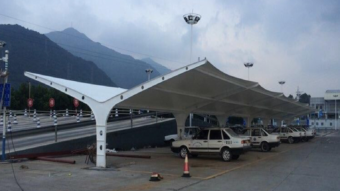 福建厦门双开膜结构停车棚pvdf张拉膜钢结构车棚厂家直销