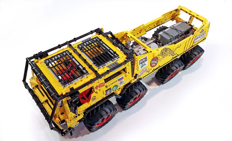 国产积木兼容乐高科技太拖拉tatra t813 8x8越野攀爬卡车moc49990