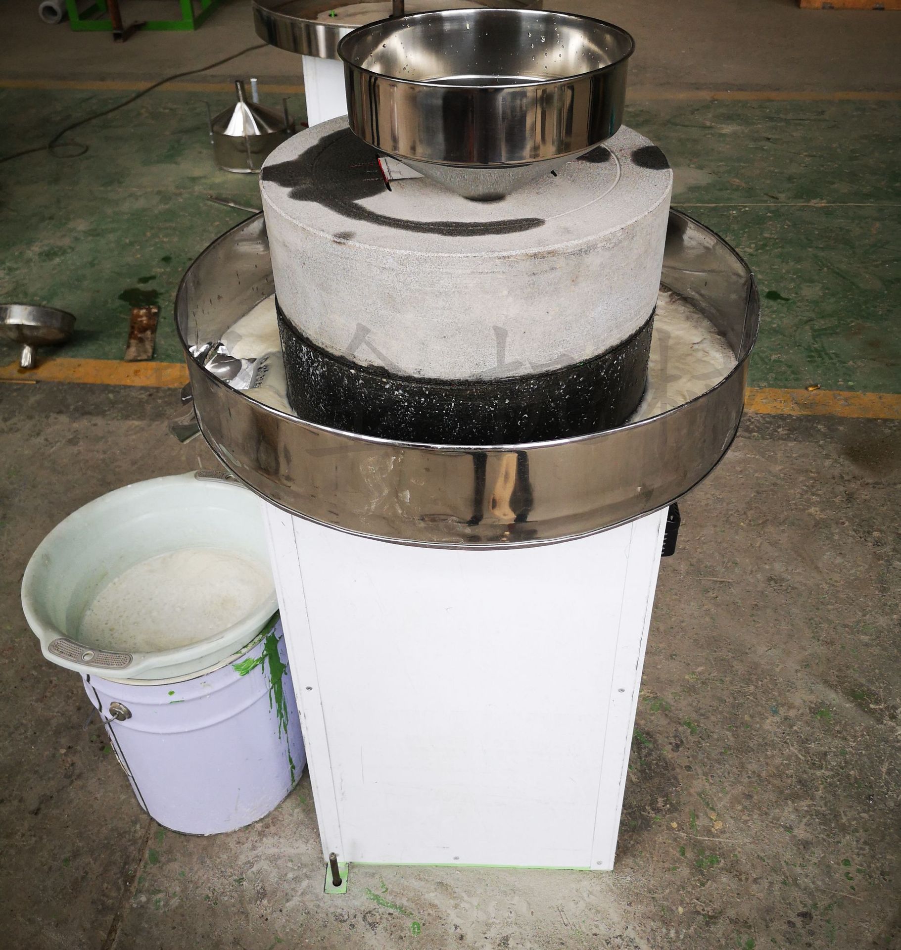 广东肠粉磨浆石磨机定做艾绒电动石磨米浆石磨价格