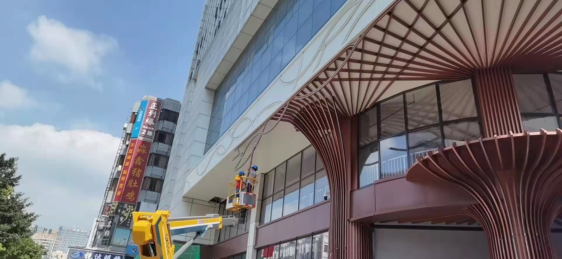 木纹铝板柱子包柱商场机场车站穿孔镂空弧形圆弧方型滚弧冲孔氟碳