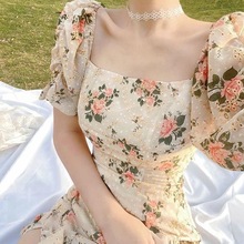 法式茶歇长裙子2023年新款设计感小众方领泡泡袖碎花连衣裙女夏季