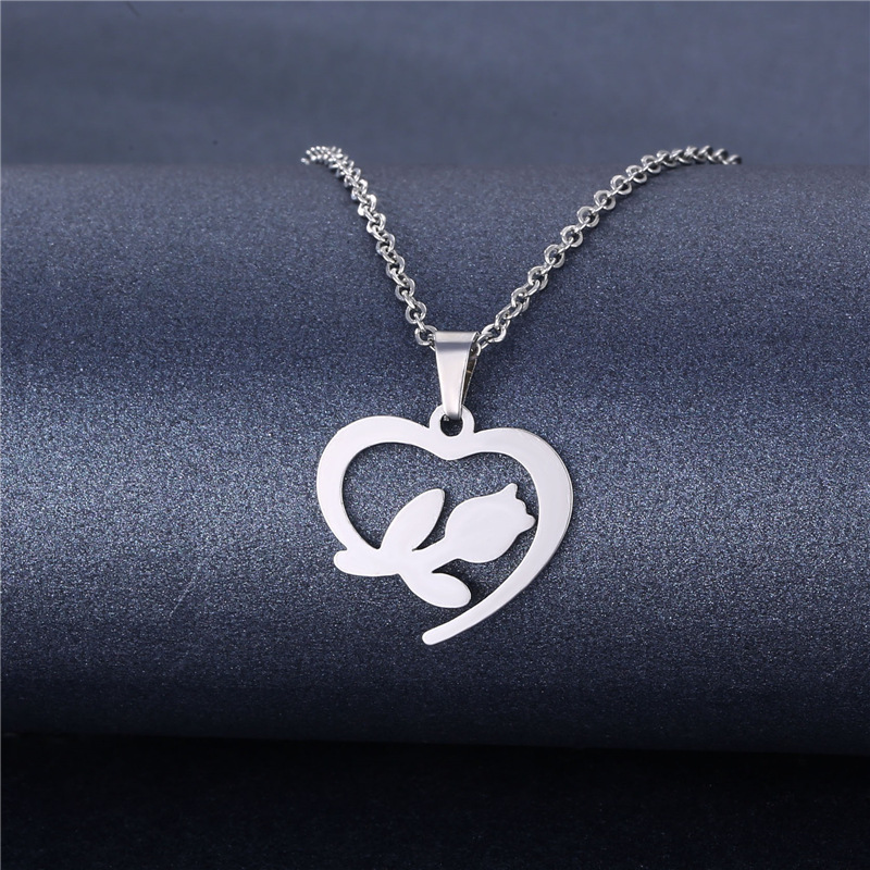 European and American Stainless Steel Heart-Shaped Rose Necklace Women's Heart-Shaped Stainless Steel Valentine's Day Gift Rose Clavicle Chain Pendant