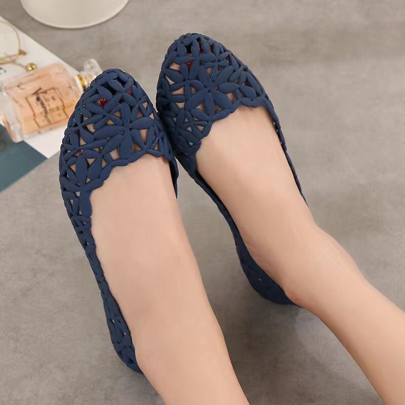 Summer New Hollow-out Plastic Sandals Women's Flat Leaking Hole Shoes Bird's Nest Jelly Fashion Closed Toe Beach Rain Boots