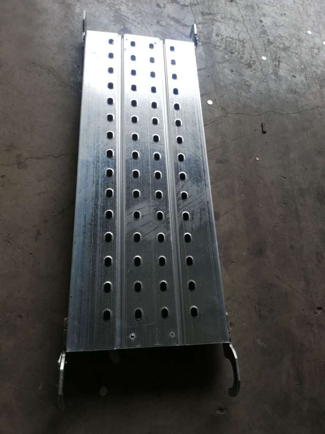 3米4米船用镀锌钢跳板建筑脚手架钢踏板冲孔防滑铆钉盘扣式钢跳板