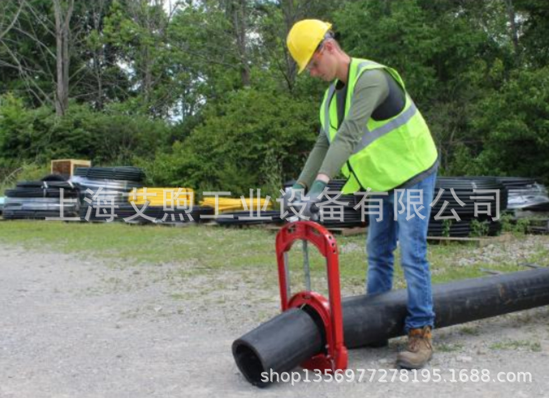 hpc8tn工具,解决了挤扁薄pe管的问题,切割时随底部滚轮的活动,边摇动