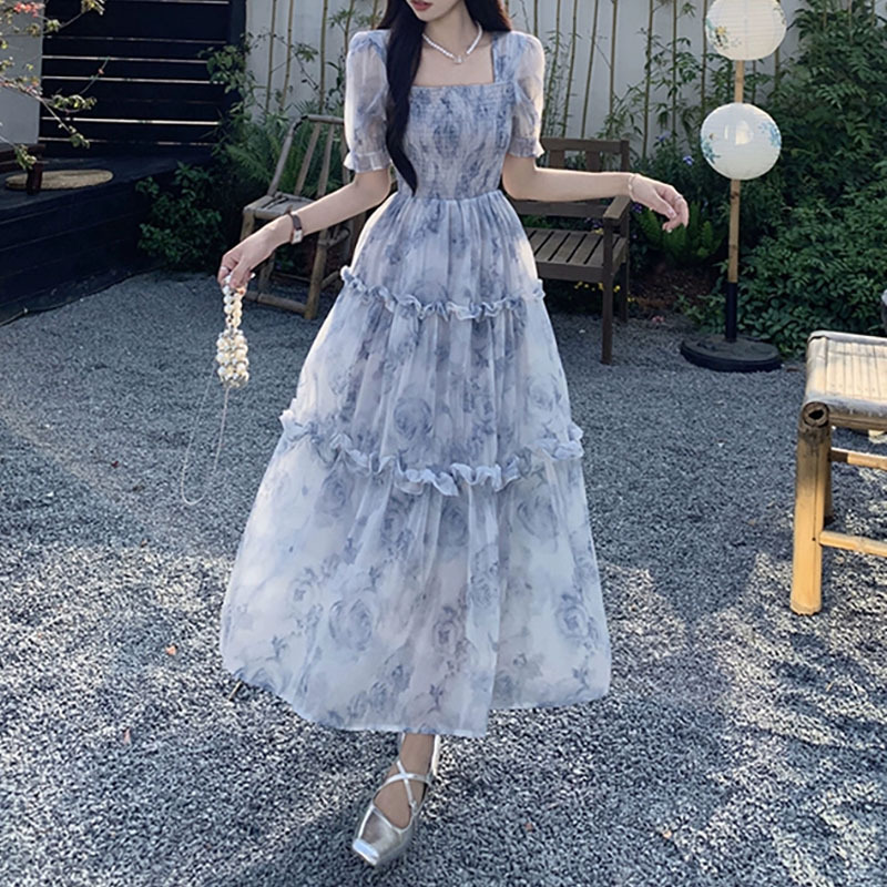 复古方领碎花连衣裙女夏季2023新款超仙森系收腰显瘦木耳边长裙子